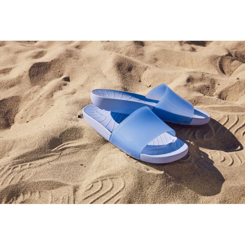 Crocs™ Splash Glossy Slide Moon Jelly