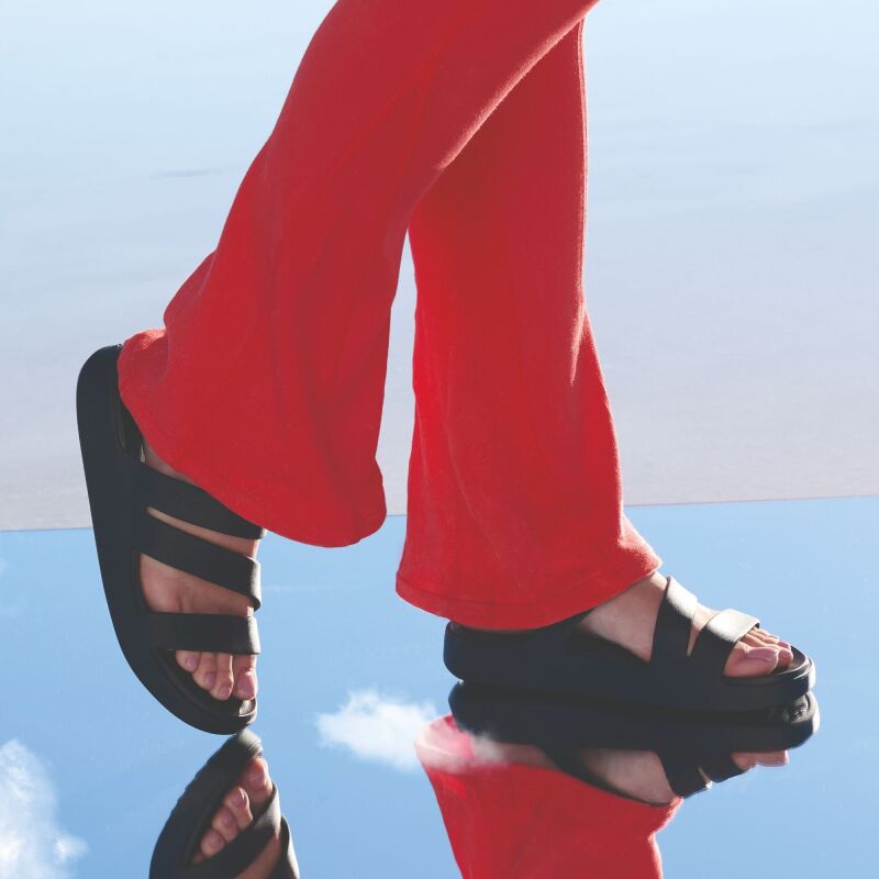 Crocs™ Getaway Strappy Black